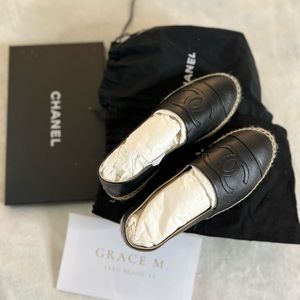 Barely worn excellent condition authentic CHANEL CC Espadrilles.